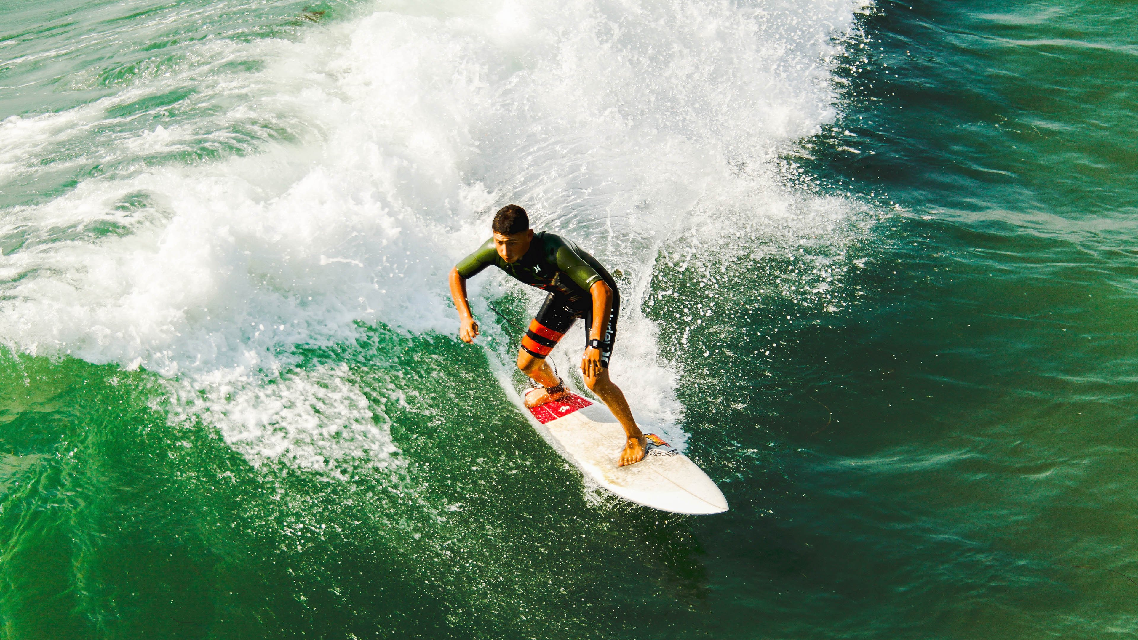 中国游泳队闪耀世锦赛,张雨霏再破纪录,新星崛起剑指巴黎奥运