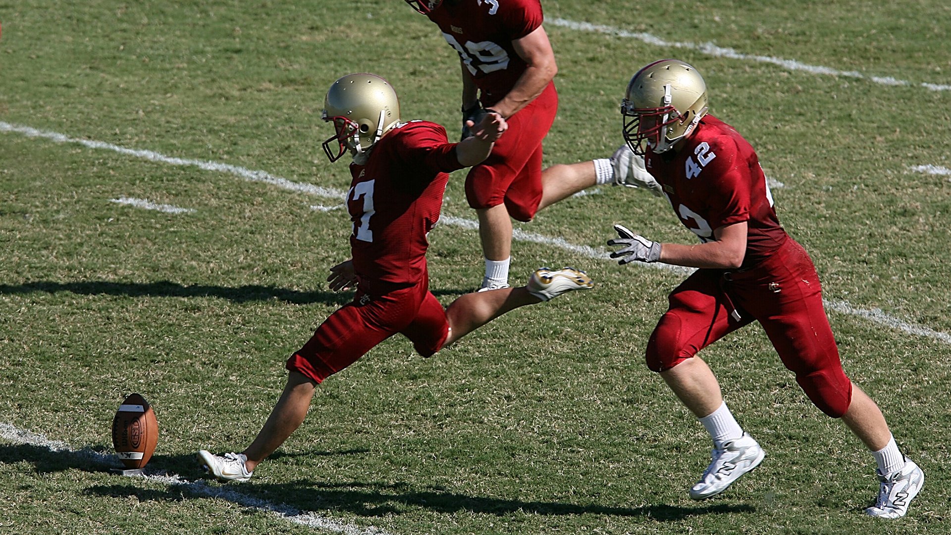 贝拉米犀利点评引热议，当代英超球员已成半机器人，技术与耐力双重进化重塑比赛