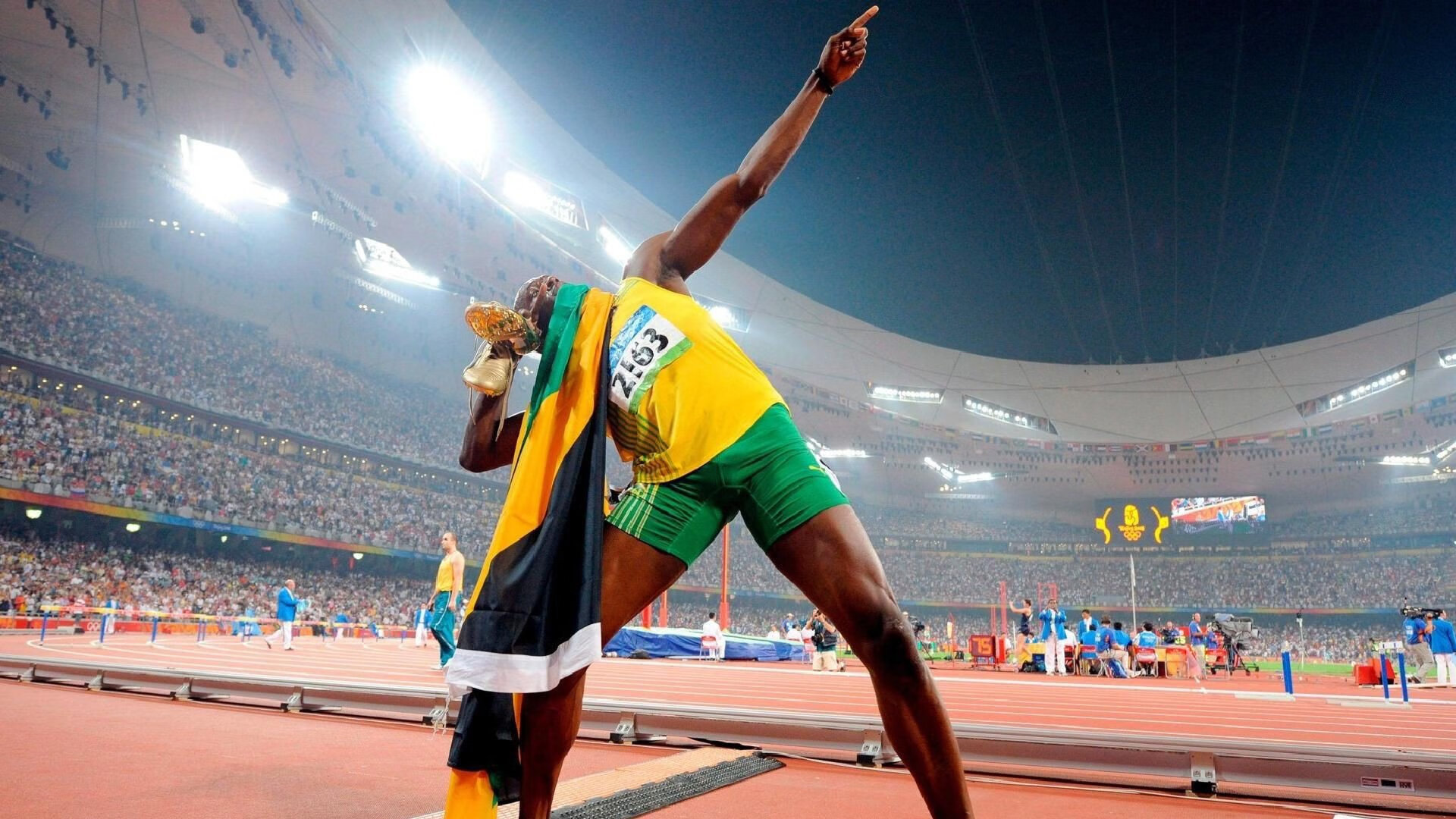 贝拉米犀利点评引热议，当代英超球员已成半机器人，技术与耐力双重进化重塑比赛